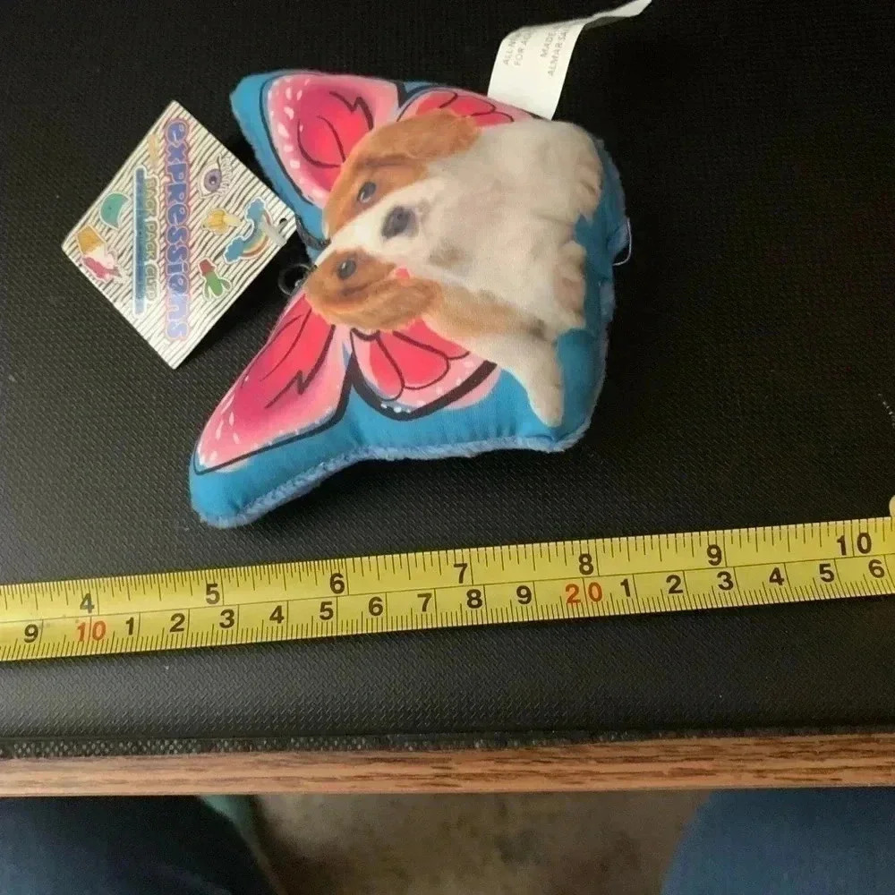 Dog Design on Backpack Keychain - Picture 6 of 6